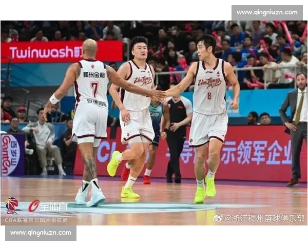 上海男篮鏖战浙江冲击季后赛席位外援对决与本土新星成胜负关键 上海男篮鏖战浙江冲击季后赛席位外援对决与本土新星成胜负关键